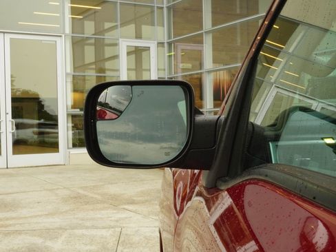 Used 2019 Nissan Titan SL AWD/4WD image 14