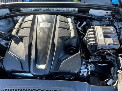 Used 2021 Porsche Macan Turbo image 34