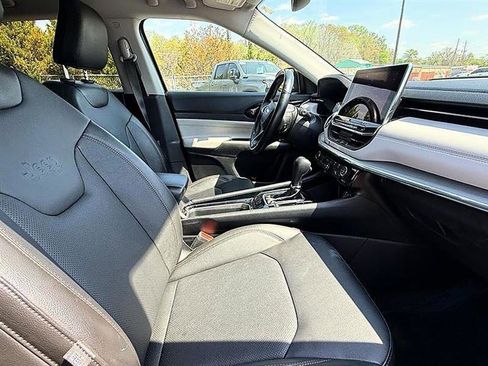 Used 2022 Jeep Compass Limited image 22