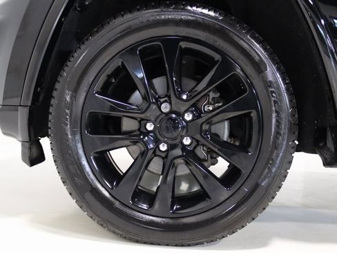 Used 2019 Jeep Grand Cherokee Altitude image 70