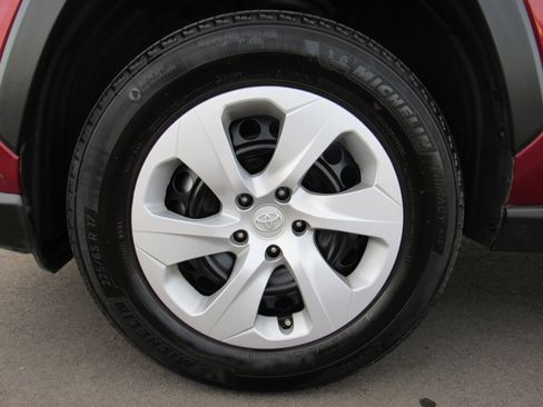 Used 2025 Toyota RAV4 LE AWD/4WD image 28