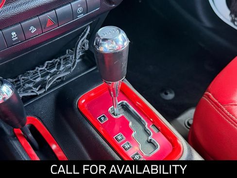 Used 2016 Jeep Wrangler Unlimited Rubicon w/ Connectivity Group AWD/4WD image 15