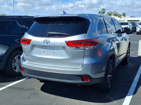 Certified 2018 Toyota Highlander Plus image 3