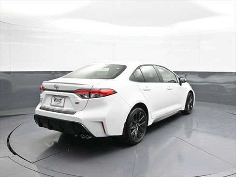 Certified 2026 Toyota Corolla SE FWD image 6