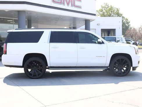 Used 2016 GMC Yukon XL SLT w/ Open Road Package AWD/4WD image 7