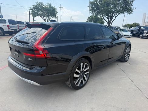 Used 2025 Volvo V90 B6 Cross Country Plus w/ Protection Package Premier AWD/4WD image 3