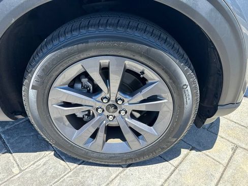 Used 2024 Ford Explorer XLT w/ Equipment Group 202A RWD image 4