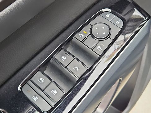 Used 2024 Nissan Pathfinder SL FWD image 21
