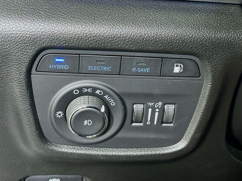 Used 2023 Jeep Grand Cherokee Overland w/ Advanced Protech Group III AWD/4WD image 17