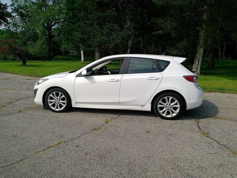 Used 2011 MAZDA MAZDA3 s Sport FWD image 3