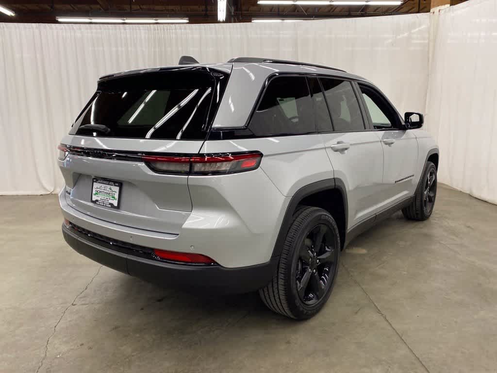 Used 2023 Jeep Grand Cherokee Altitude AWD/4WD image 6