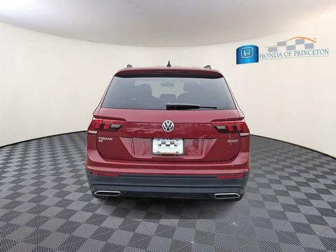Used 2019 Volkswagen Tiguan SE w/ Panoramic Sunroof Package image 5