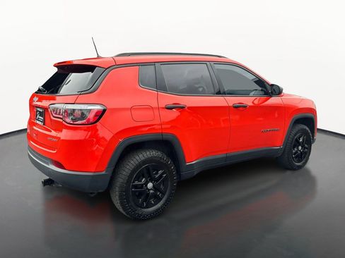 Used 2018 Jeep Compass Sport AWD/4WD image 3