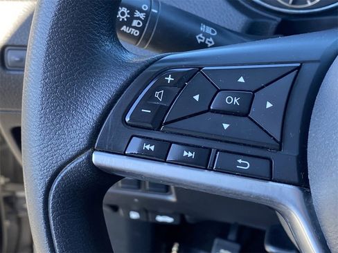 Used 2020 Nissan Rogue Sport S image 29