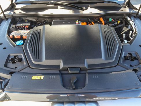 Certified 2024 Audi Q8 e-tron Premium Plus image 28