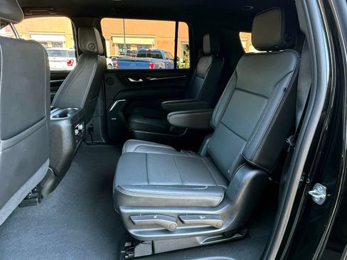 Used 2023 GMC Yukon Denali AWD/4WD image 34