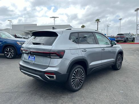 New 2025 Volkswagen Taos SE image 22