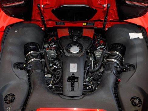 Used 2021 Ferrari F8 Spider RWD image 18