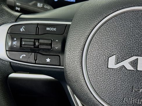 Used 2023 Kia Sportage LX image 13