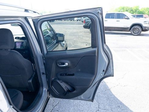 Used 2020 Jeep Renegade Latitude w/ UConnect 8.4 Nav Group image 12