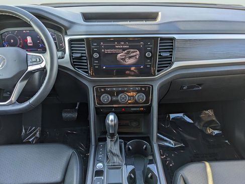 Certified 2023 Volkswagen Atlas SE w/ Panoramic Sunroof Package FWD image 14