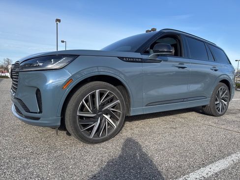 Used 2025 Lincoln Aviator Black Label w/ Jet Appearance Package image 11