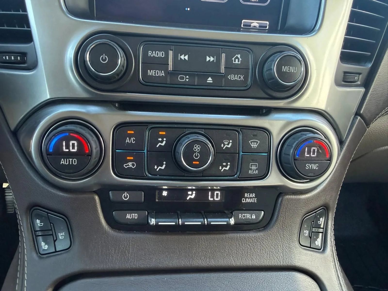 Used 2015 Chevrolet Suburban LTZ AWD/4WD image 29