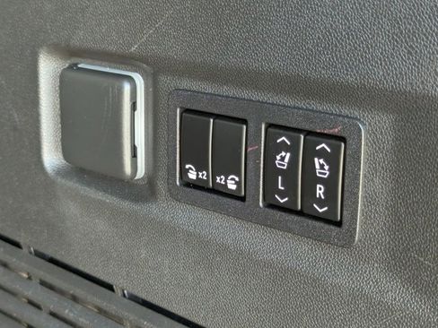 Used 2022 GMC Yukon Denali image 32