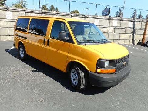 Used 2010 Chevrolet Express 1500 LS image 5