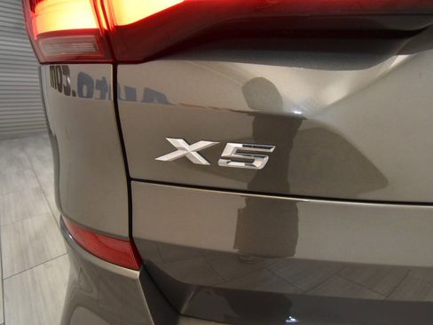 Used 2022 BMW X5 xDrive40i w/ M Sport Package AWD/4WD image 40