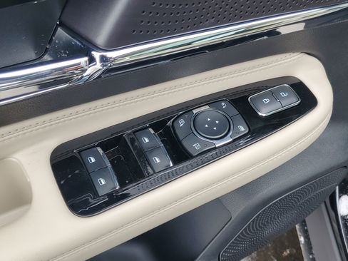 New 2026 Lincoln Corsair Premiere image 10