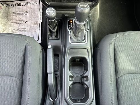 Used 2021 Jeep Wrangler Sport S image 17