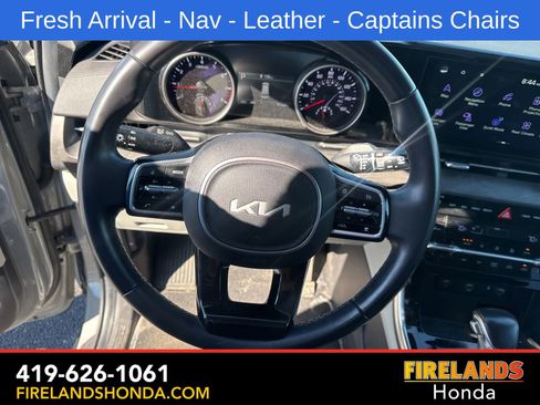 Used 2024 Kia Carnival EX FWD image 17