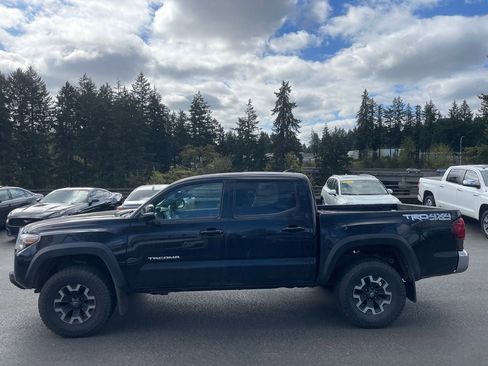 Used 2018 Toyota Tacoma TRD Off-Road AWD/4WD image 39