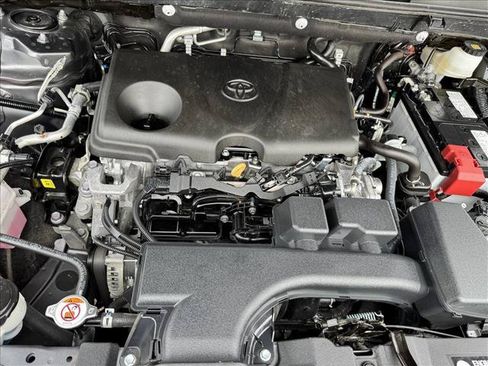 Used 2025 Toyota RAV4 XLE AWD/4WD image 21