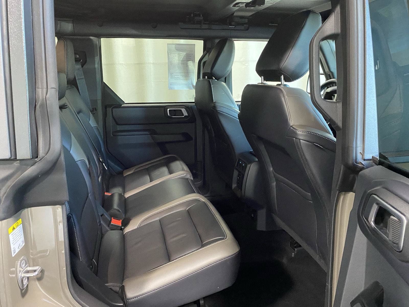Used 2025 Ford Bronco Outer Banks AWD/4WD image 15