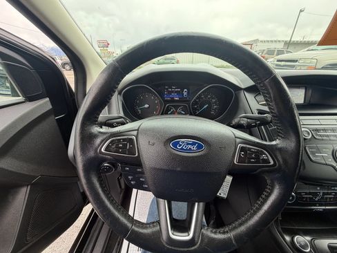 Used 2016 Ford Focus SE w/ SE Cold Weather Package FWD image 25