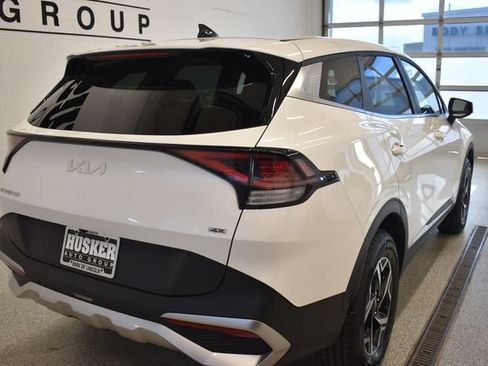 Used 2024 Kia Sportage LX AWD/4WD image 4