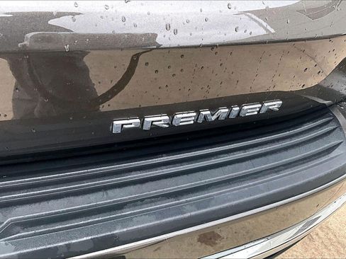 Used 2021 Chevrolet Suburban Premier AWD/4WD image 8
