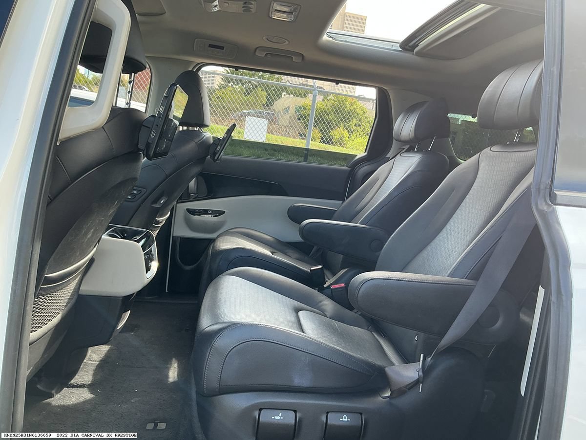 Used 2022 Kia Carnival SX Prestige FWD image 9