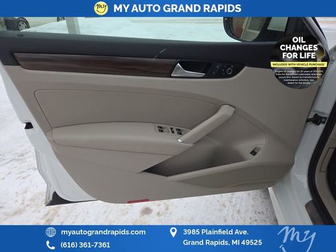 Used 2020 Volkswagen Passat 2.0T SEL image 11