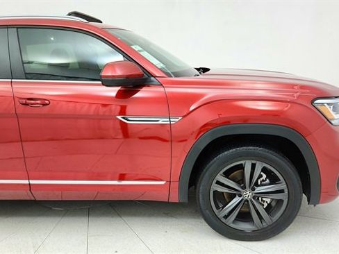 Used 2021 Volkswagen Atlas Cross Sport SE w/ Panoramic Sunroof Package image 7
