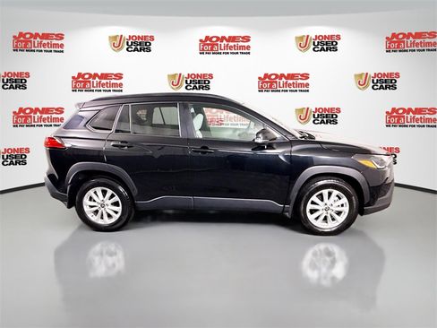 Certified 2024 Toyota Corolla Cross LE image 17