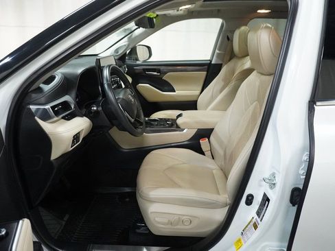 Used 2023 Toyota Highlander Platinum image 13