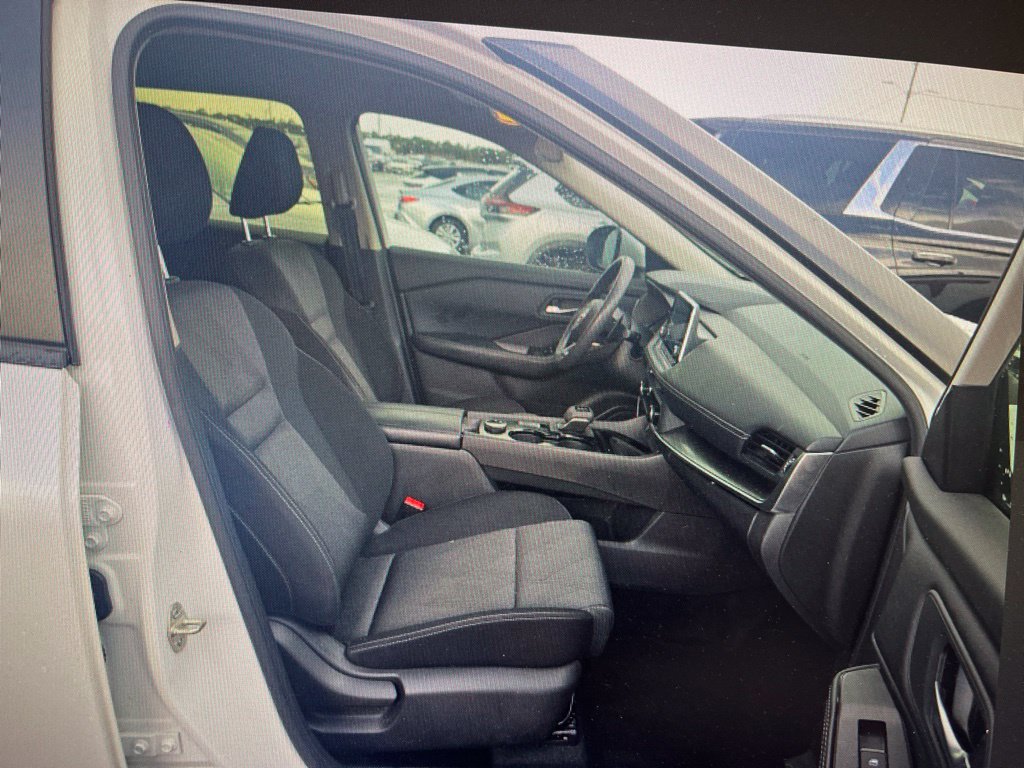 Certified 2024 Nissan Rogue SV AWD/4WD image 9