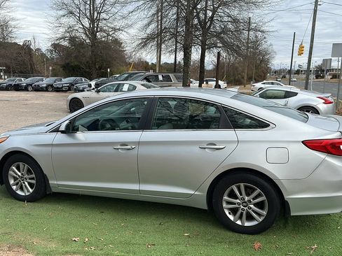 Used 2015 Hyundai Sonata SE w/ Option Group 09 FWD image 4