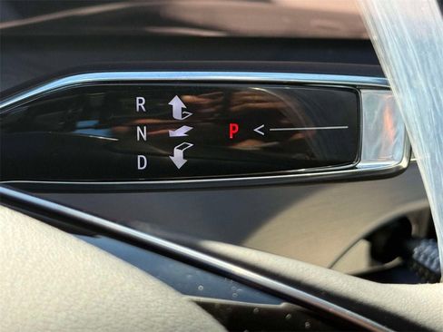 New 2026 Cadillac Vistiq Luxury image 19