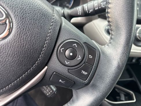 Used 2016 Toyota RAV4 Limited image 18