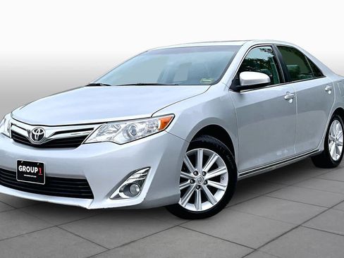 Used 2013 Toyota Camry XLE FWD image 2