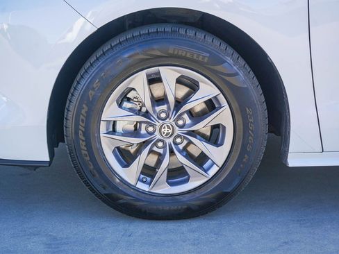 Used 2024 Toyota Sienna LE image 6